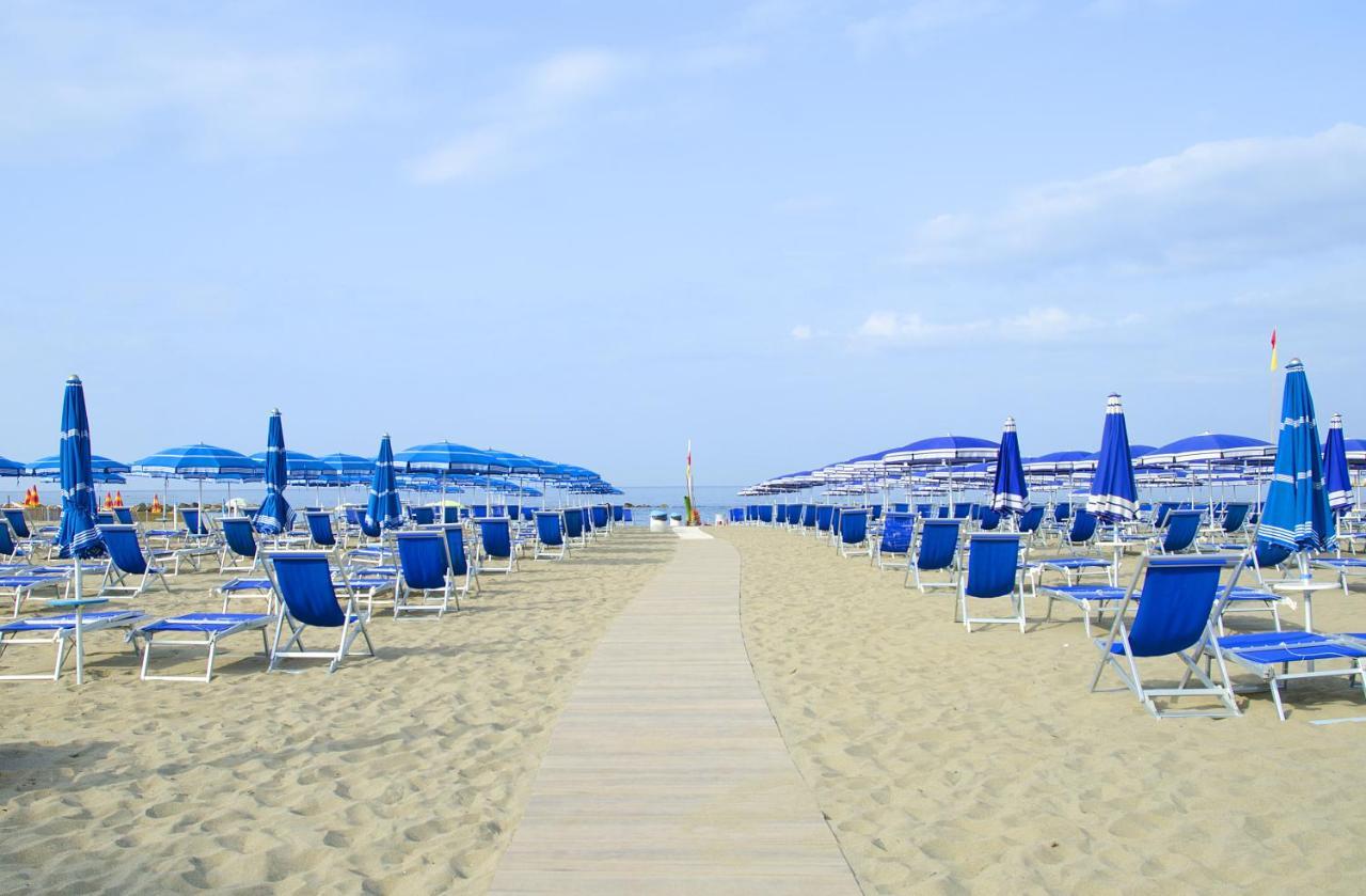Casa Per Ferie Il Pioppo Otel Marina di Massa Dış mekan fotoğraf
